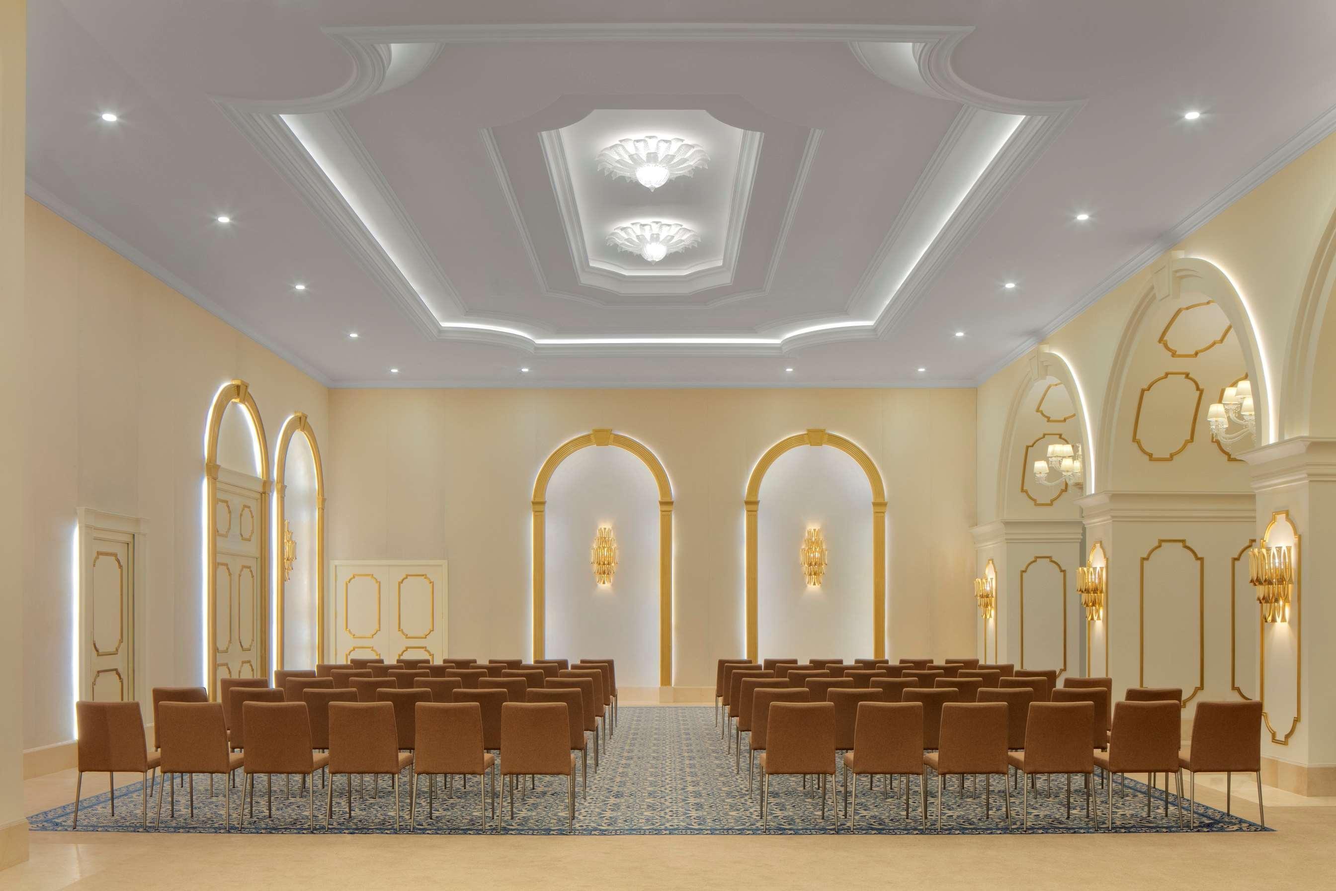 Dusit Doha Hotel Экстерьер фото The interior of the new church