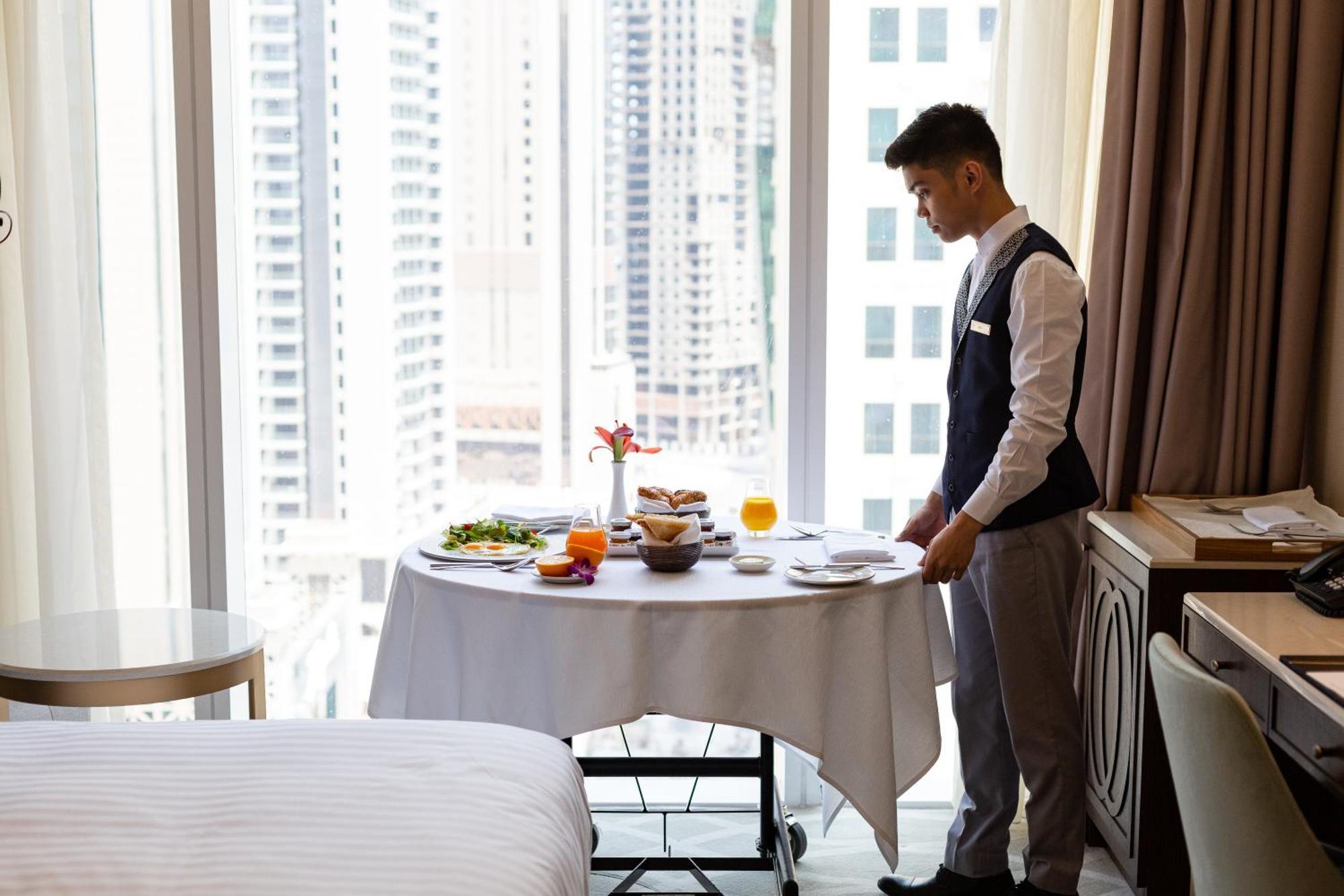 Dusit Doha Hotel Экстерьер фото Room service