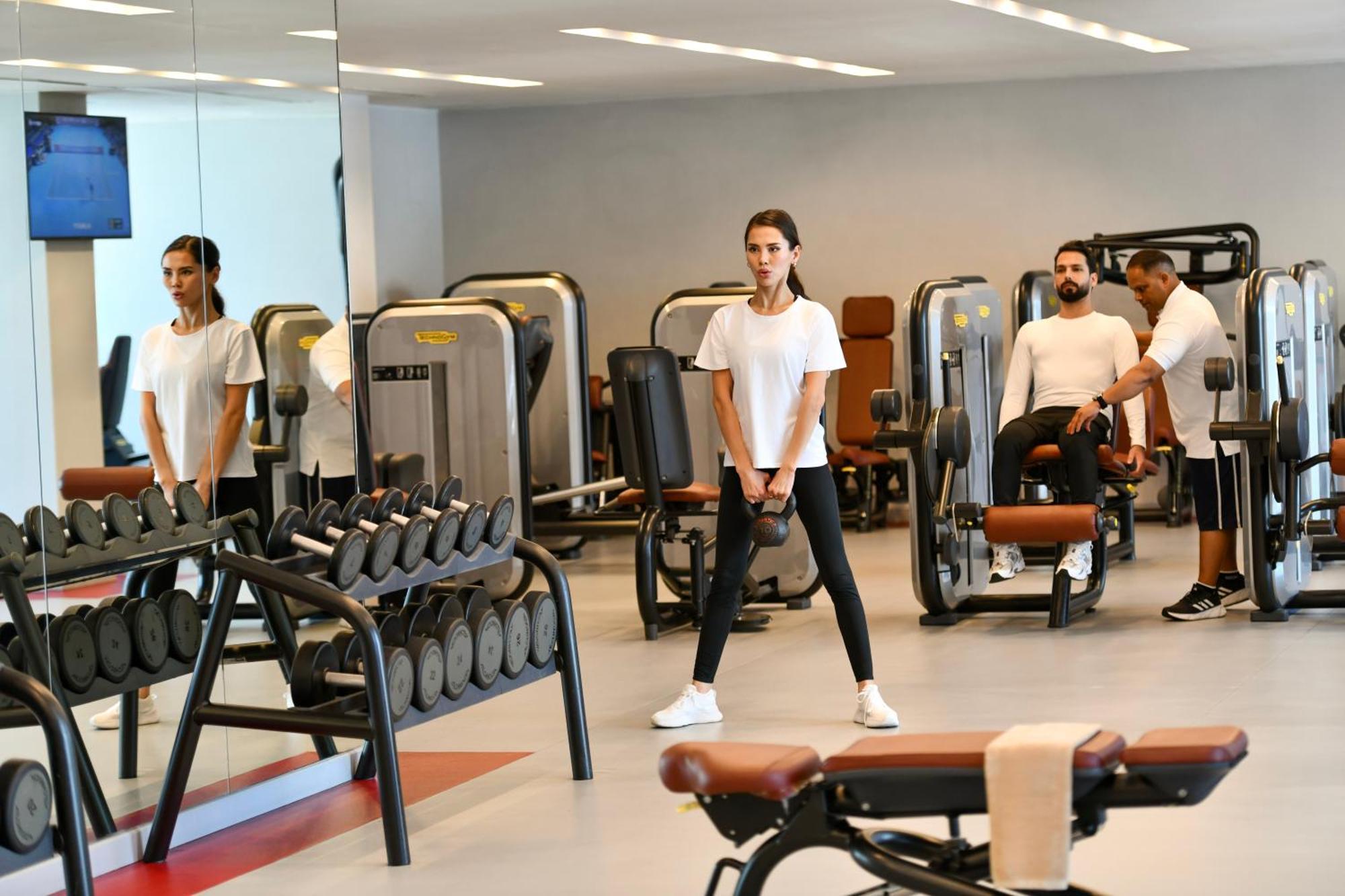 Dusit Doha Hotel Экстерьер фото The gym at the hotel