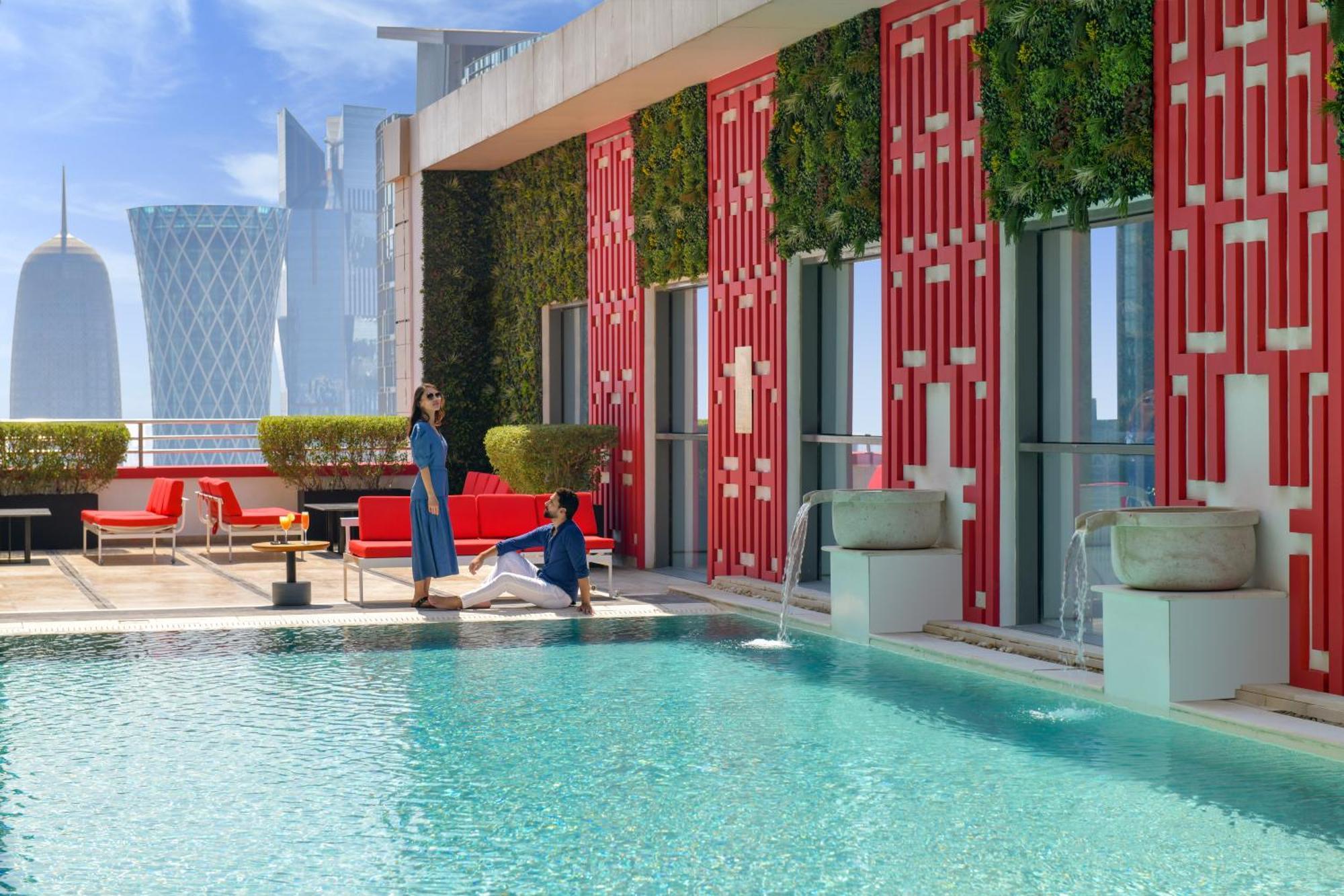 Dusit Doha Hotel Экстерьер фото The pool at the 87th floor