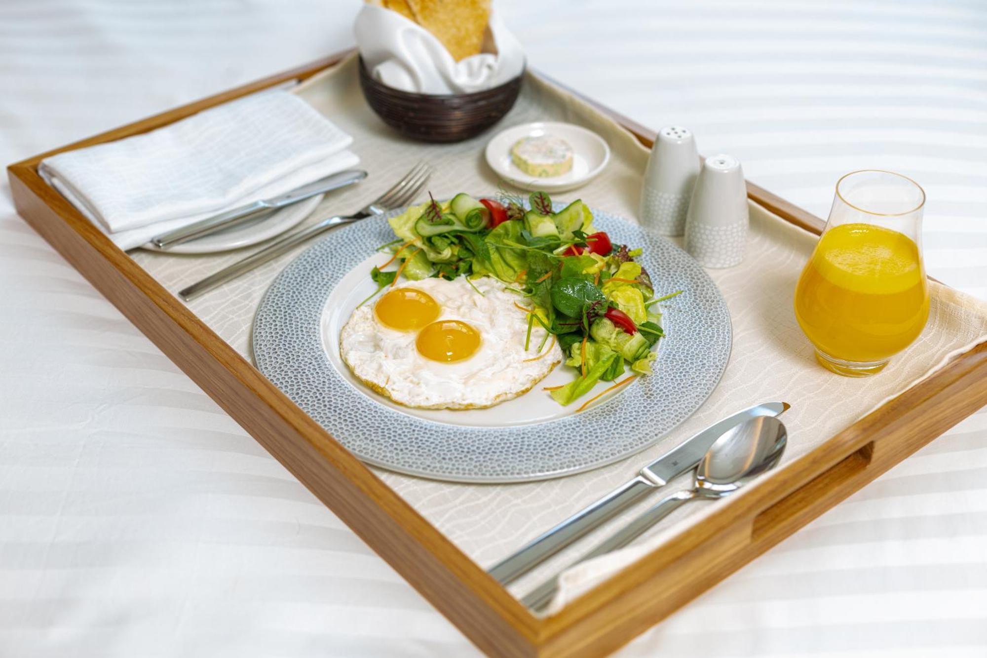 Dusit Doha Hotel Экстерьер фото Room service