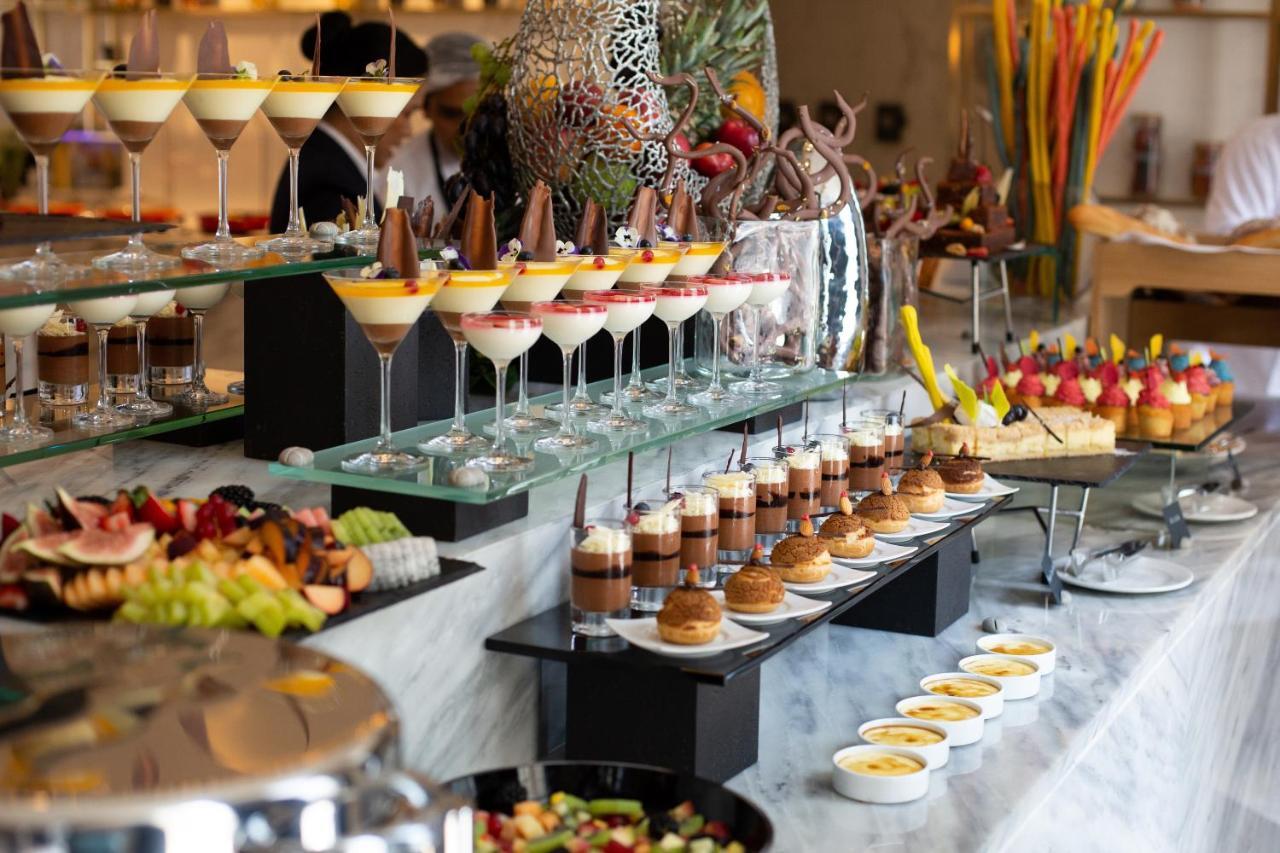 Dusit Doha Hotel Экстерьер фото A dessert buffet